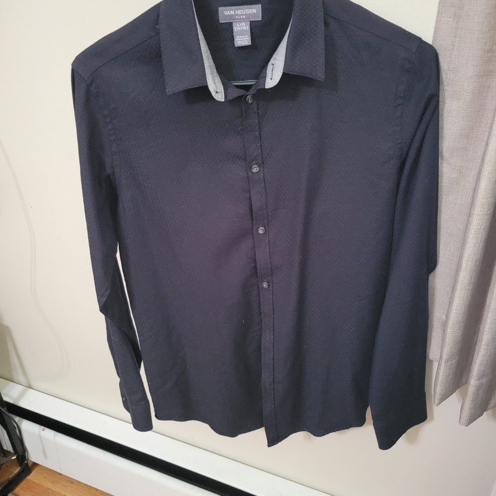 Van Heusen Long Sleeve Button Down Shirt Size L (14/16)